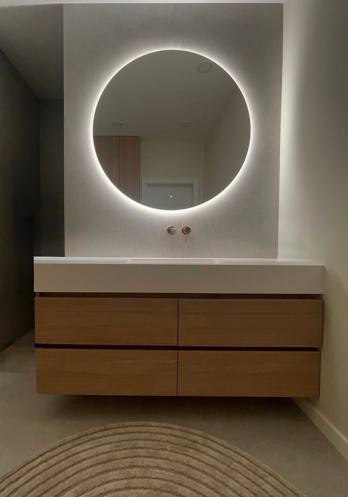 Minimalistinis LED veidrodis