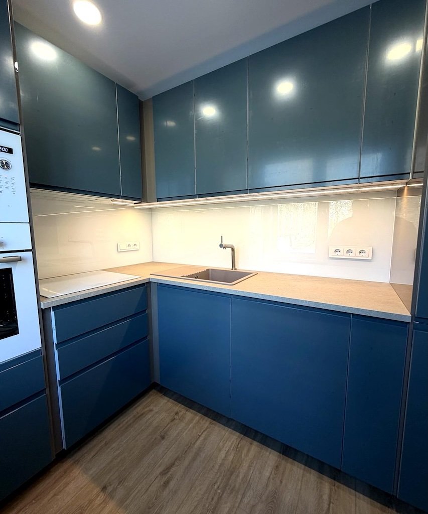 Virtuvės stiklo sienelė